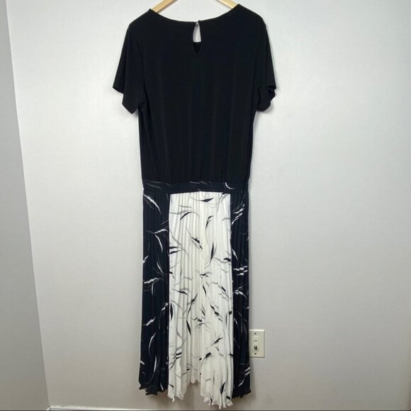 NEW Donna Morgan Black Midi Dress Short Sleeves Size 14 Pleated Skirt Minimalist - Picture 4 of 11